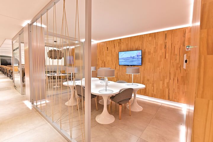 Business Center 94 of 107
