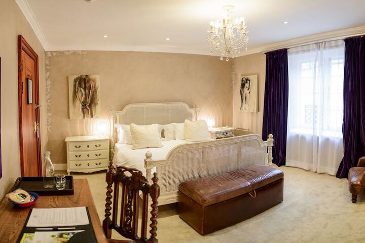 Room 16 of 46