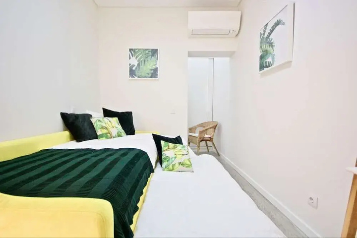 Room 6 of 17