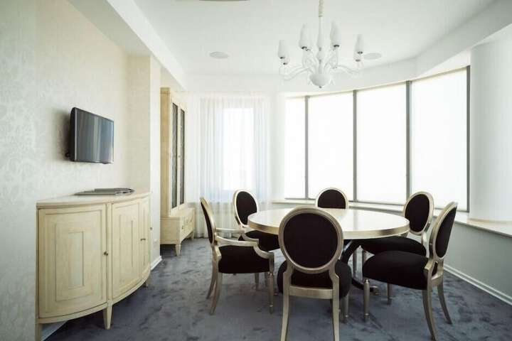 Room 8 of 34