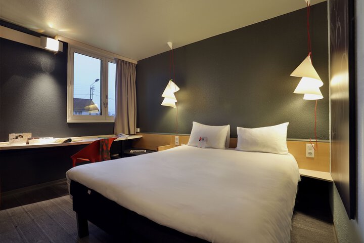 Room 3 of 60