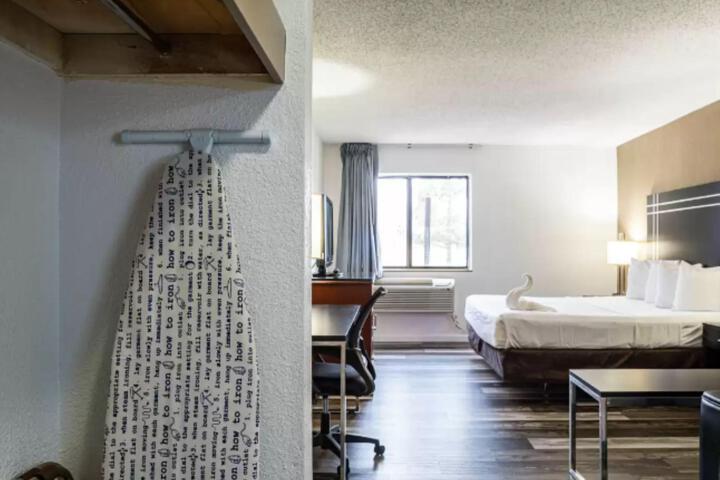 1 King Bed Promotional (2 of 28)