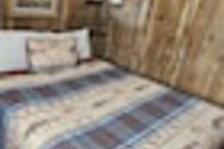 Room 14 of 210