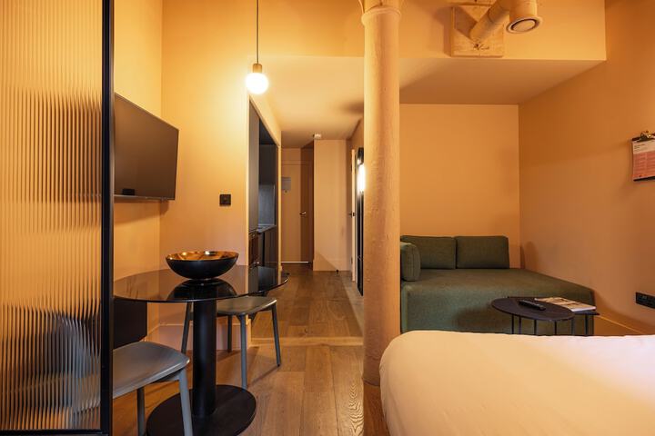 Room 44 of 102