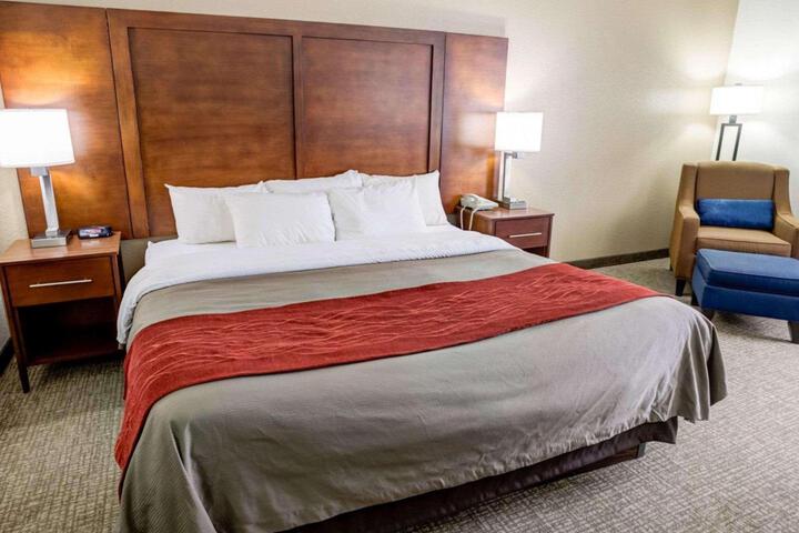 1 King Bed (1 of 6)