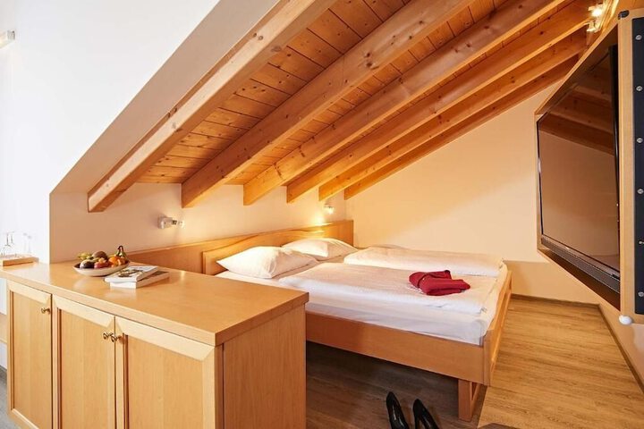 Room 15 of 127