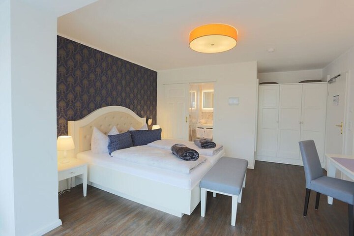 Room 14 of 32