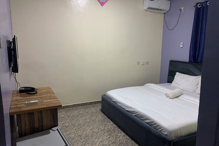 Room 3 of 7