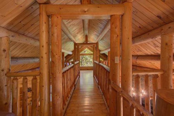 Rustic 4 2 Log Cabin with Lovely Views Sleeps 8 in Sevierville, TN