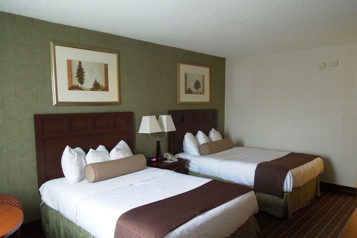 2 Double Beds (1 of 8)