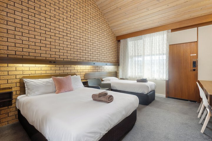 Room 12 of 73