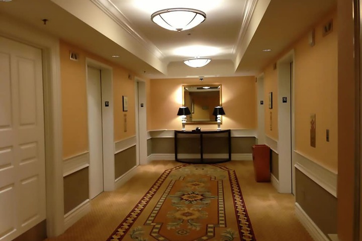 Ballroom/Hall 21 of 24