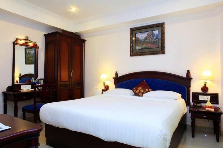 Room 6 of 24
