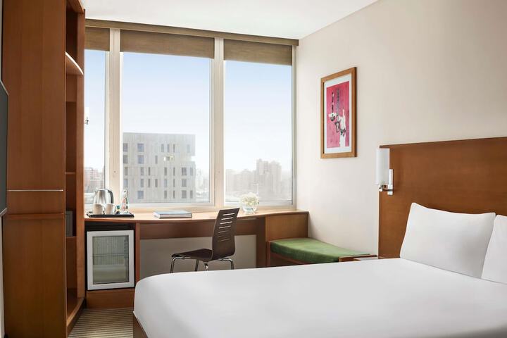 Room 16 of 111