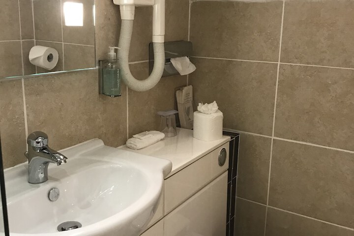 Room 27 of 72