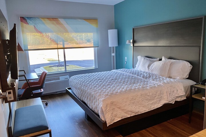 1 King Bed (1 of 13)