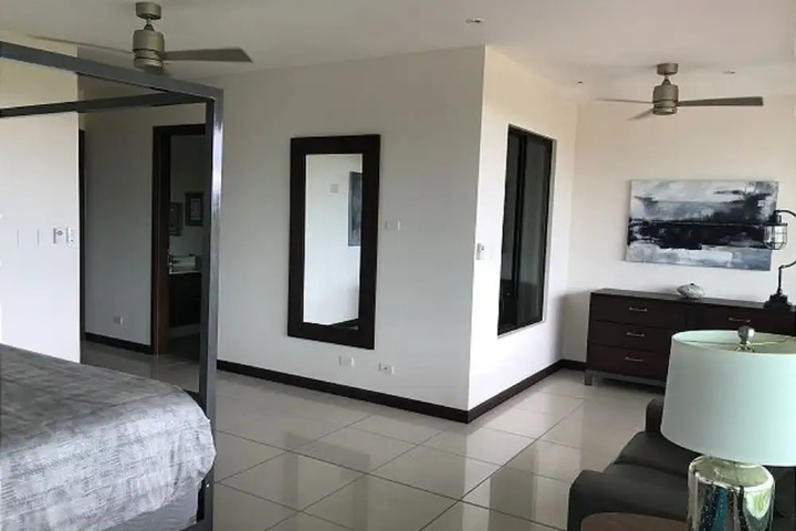 Room 5 of 16