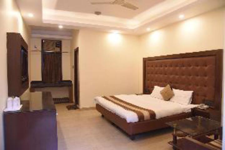 Room 5 of 6