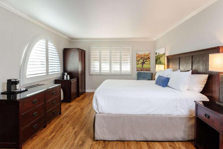 1 King Bed Corner (5 of 26)