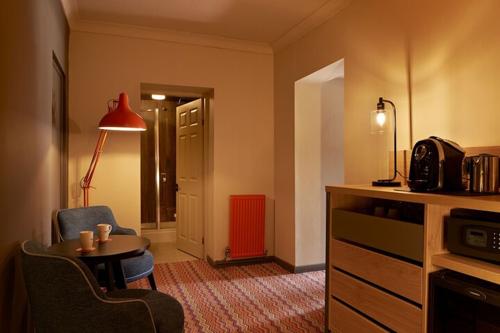 Room 33 of 60