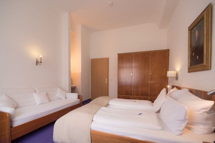 Room 15 of 51