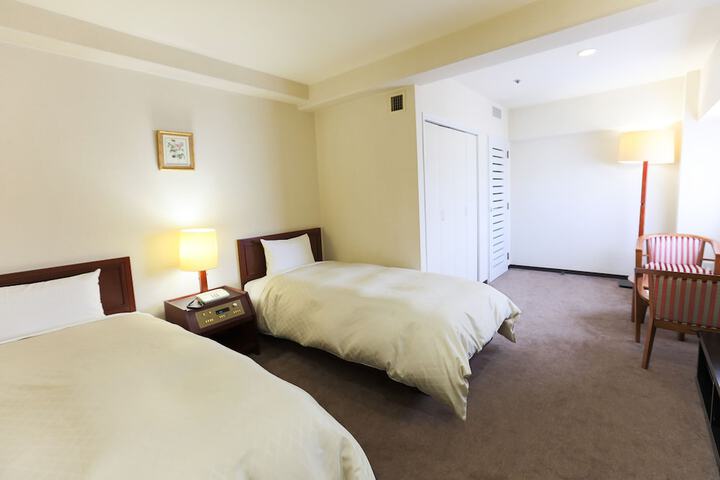 Room 8 of 30