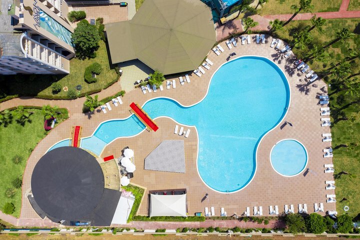 Hotel with Pool