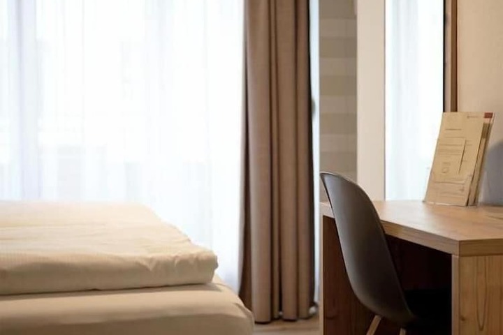 Room 3 of 41