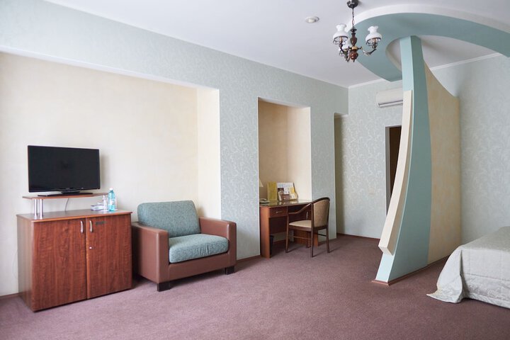 Room 10 of 74