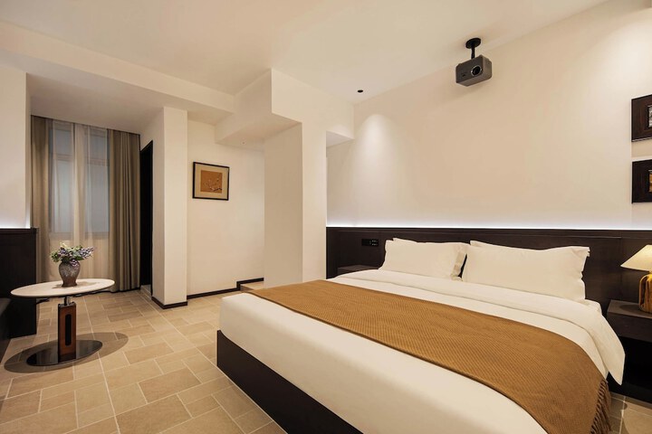 Room 43 of 112
