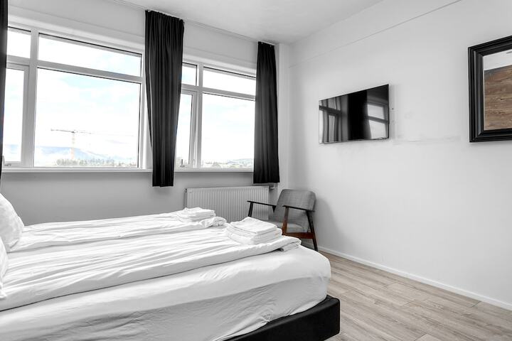 Room 3 of 44