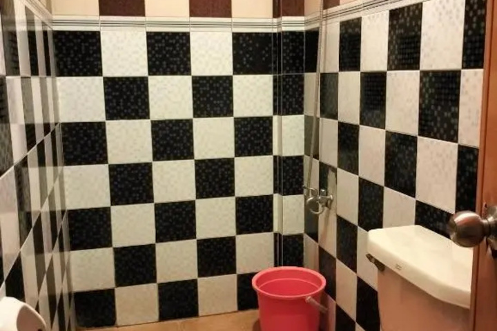 Room 6 of 12
