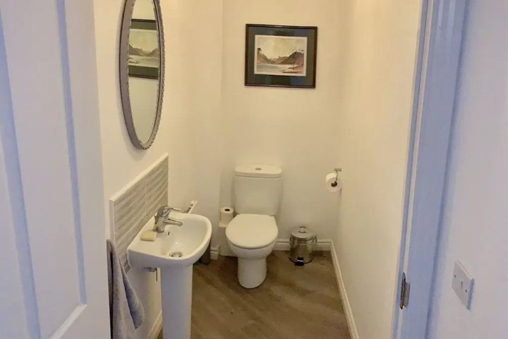 Room 6 of 10