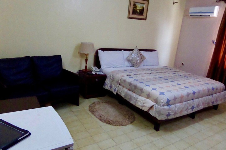 Room 11 of 37