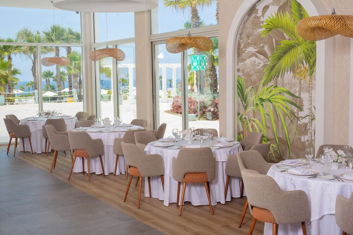 Dining 104 of 147
