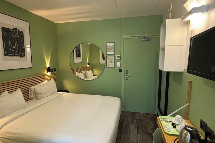 Room 26 of 76