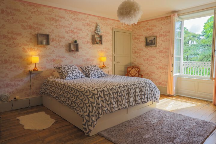 Room 4 of 69