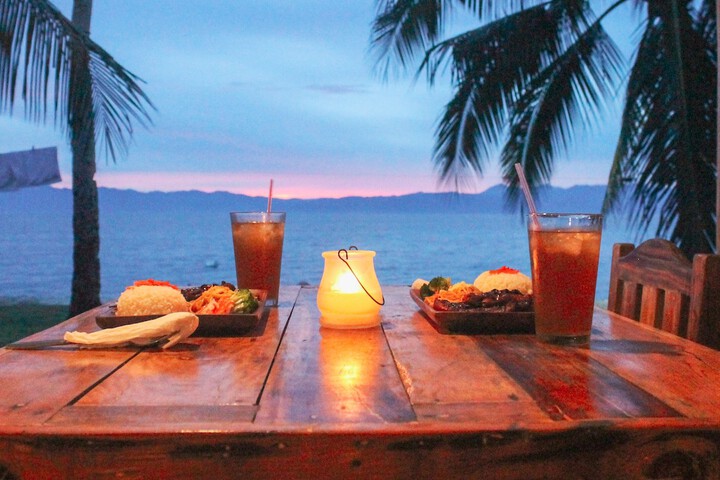 Dining 15 of 30
