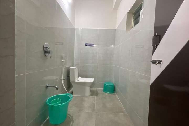 Room 6 of 12