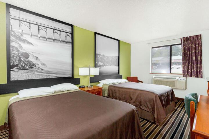2 Double Beds (4 of 6)
