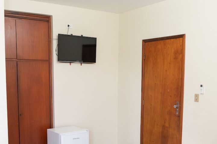 Room 11 of 32