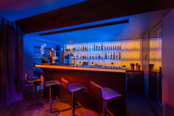 Lounge 50 of 52