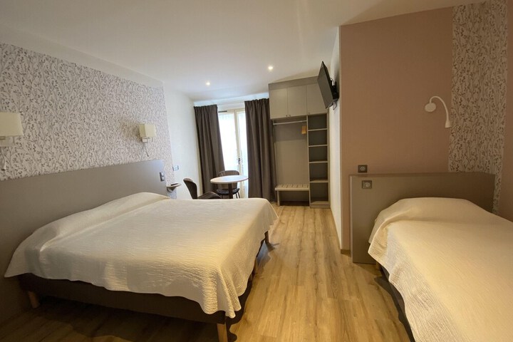 Room 16 of 48
