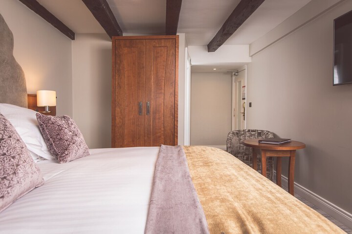 Room 21 of 108