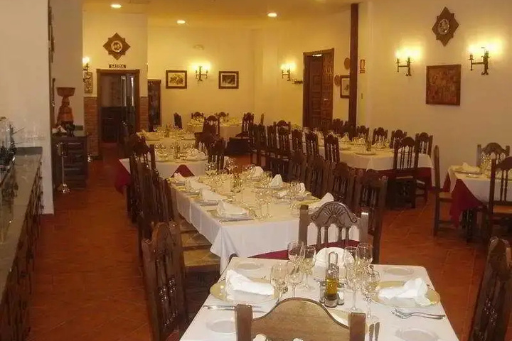 Dining 9 of 10