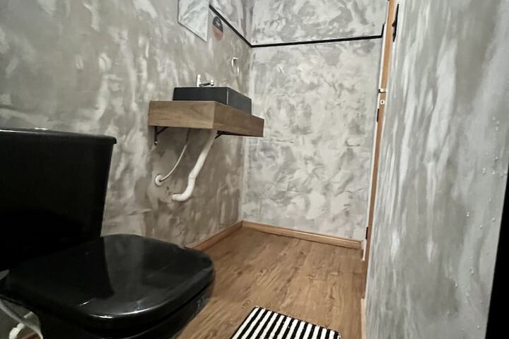 Room 53 of 64