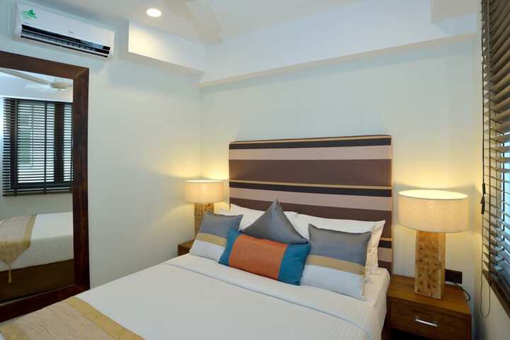 Room 7 of 77