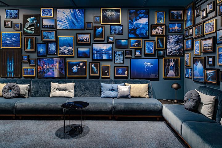 Lounge 64 of 81