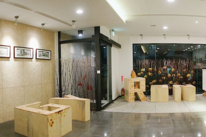 Hotel Interior 4 of 92
