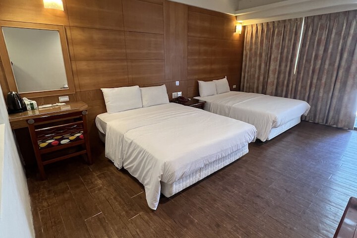Room 13 of 79